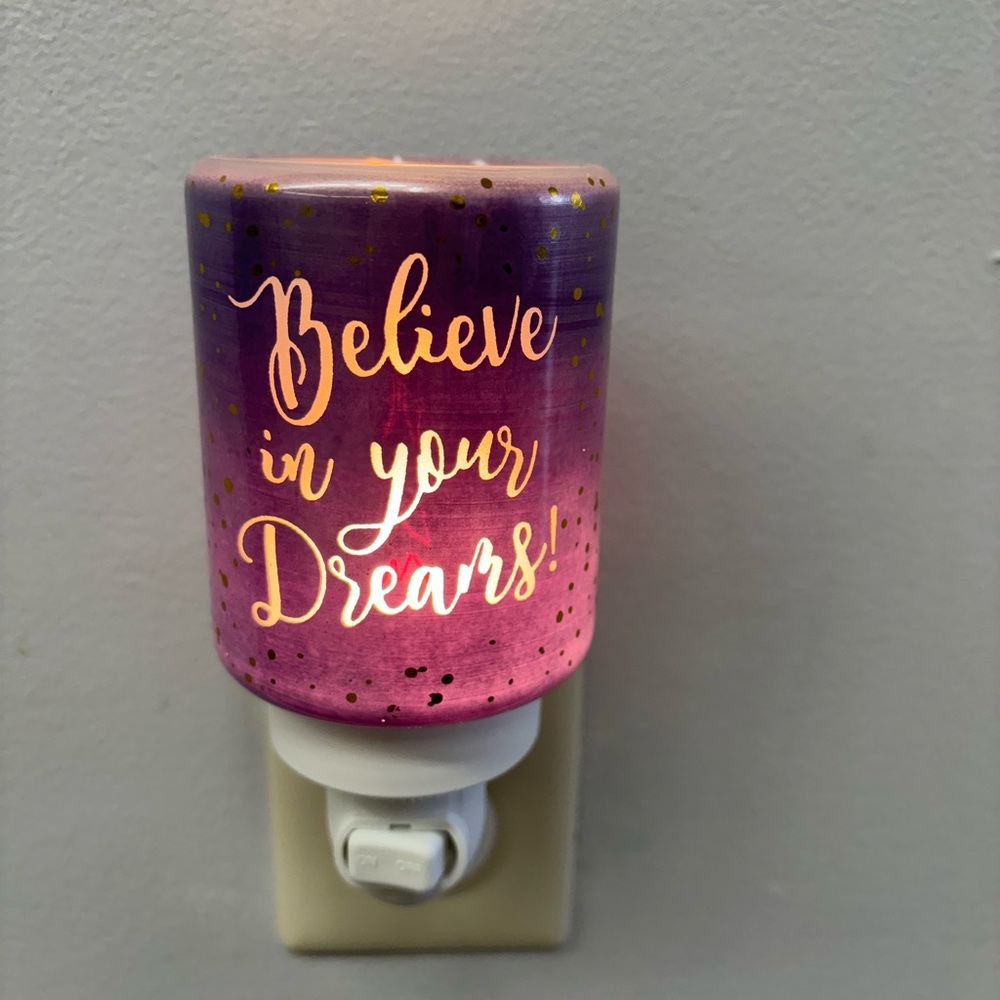 New Scentsy Wall Wax Warmer